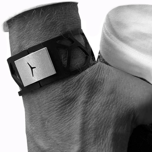 Fashion black Quadra bracelet in black silicone  and aluminum