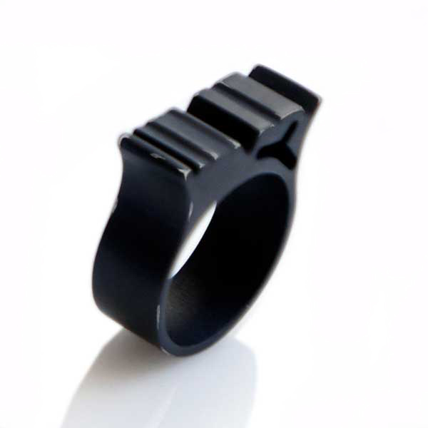 Ring r2 black with worn style