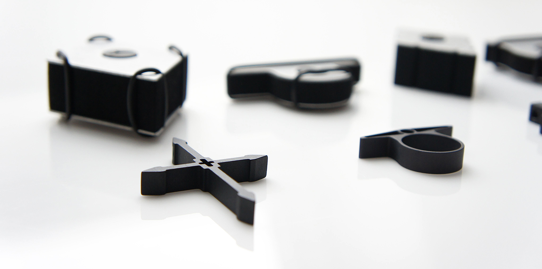 Fashion jewelry in black by Paug